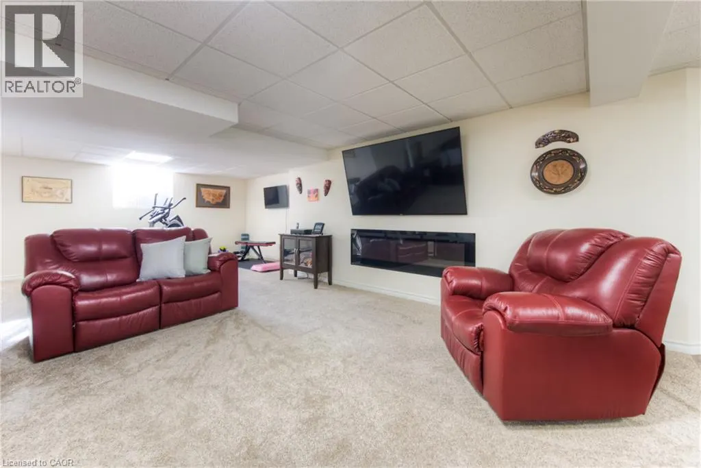 28 AMBERDALE Way