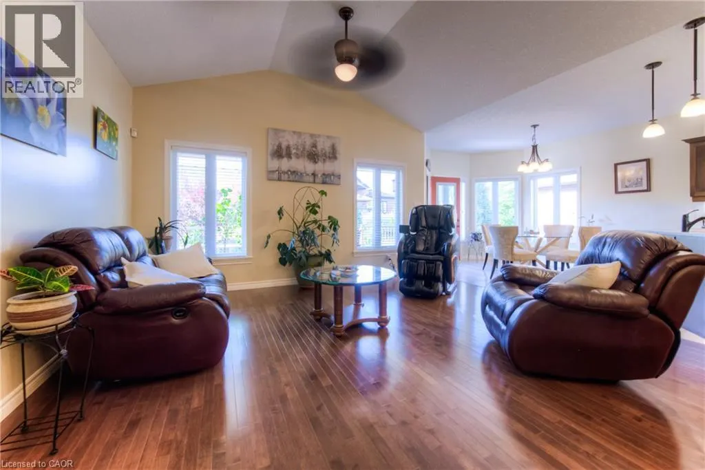 28 AMBERDALE Way