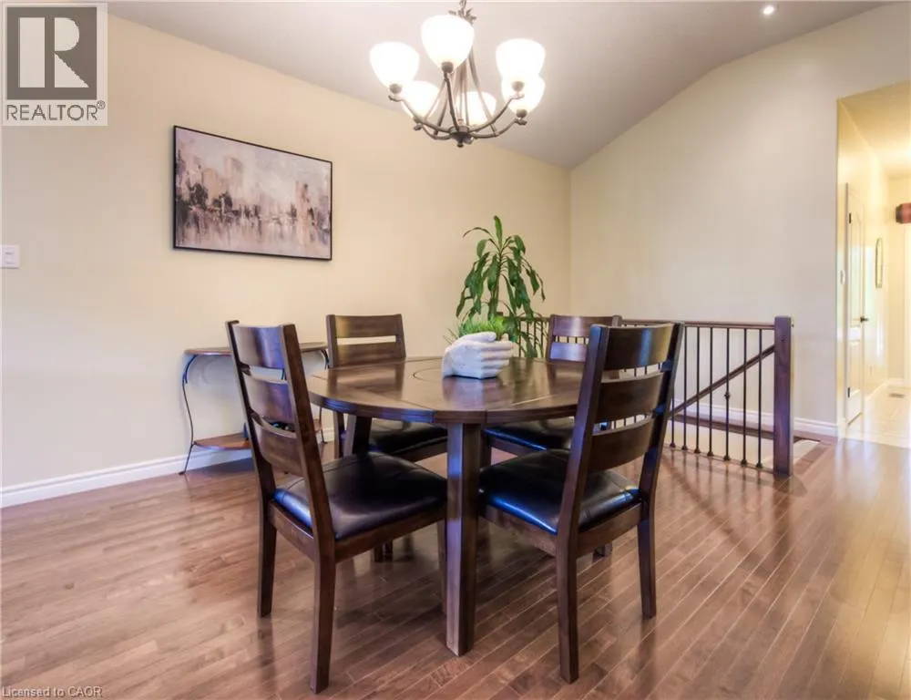 28 AMBERDALE Way