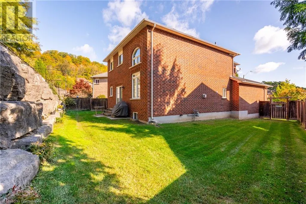 43 WOODLAWN Court