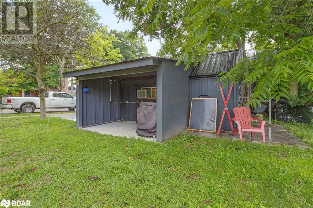 2 FRANCIS Street E