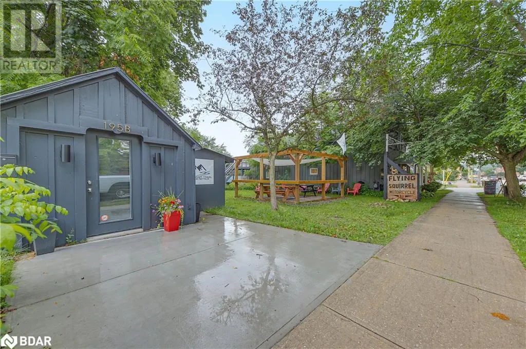 2 FRANCIS Street E