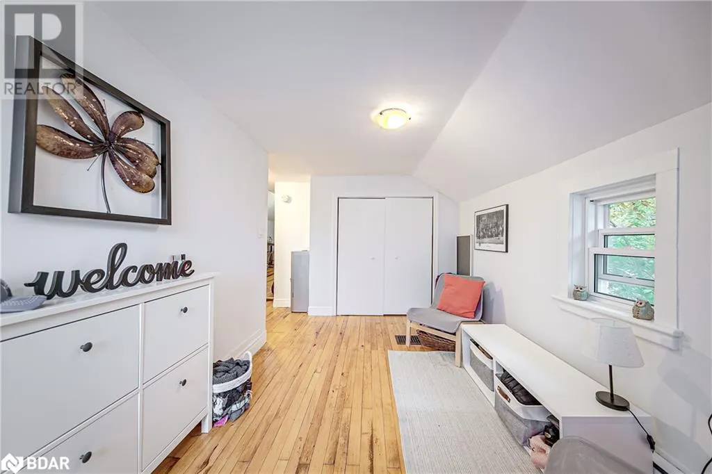 2 FRANCIS Street E