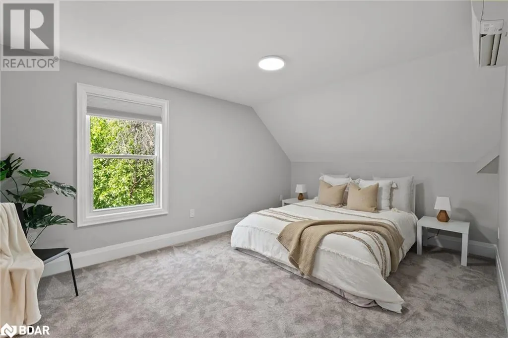 7833 POPLAR Sideroad