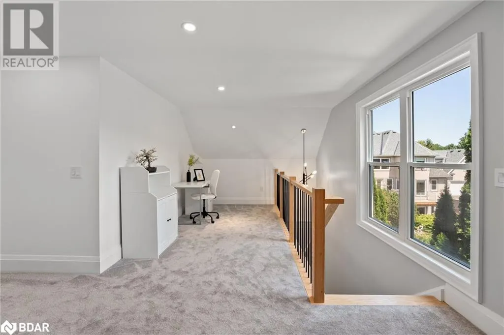 7833 POPLAR Sideroad