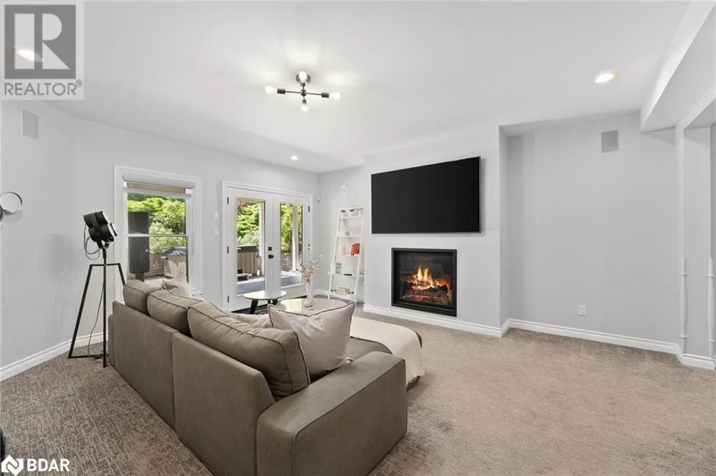 7833 POPLAR Sideroad