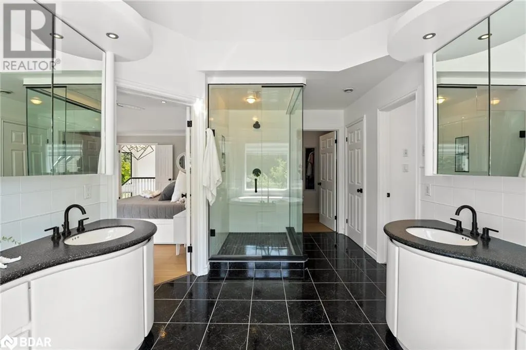 7833 POPLAR Sideroad