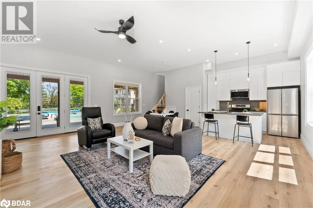 7833 POPLAR Sideroad