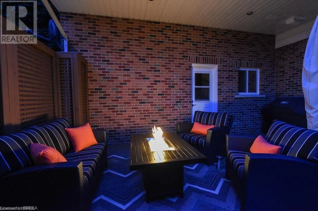 51 QUEENSWAY Drive