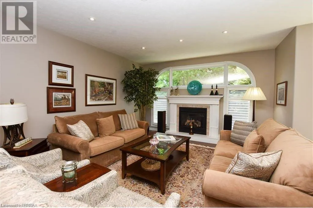 51 QUEENSWAY Drive