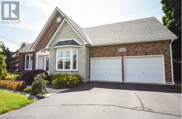 51 QUEENSWAY Drive