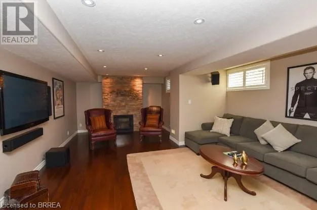 51 QUEENSWAY Drive