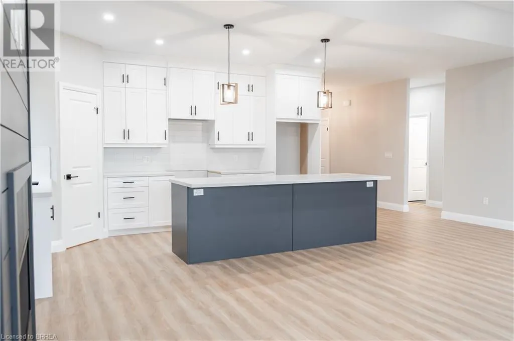 94 VANROOY Trail