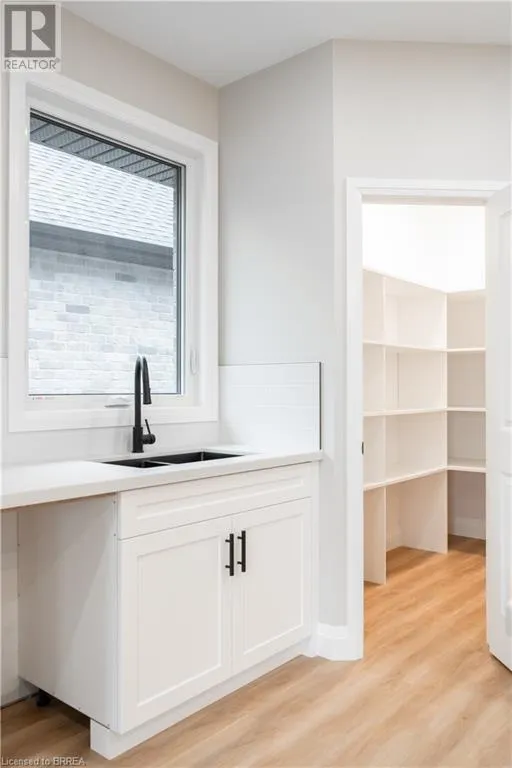 94 VANROOY Trail