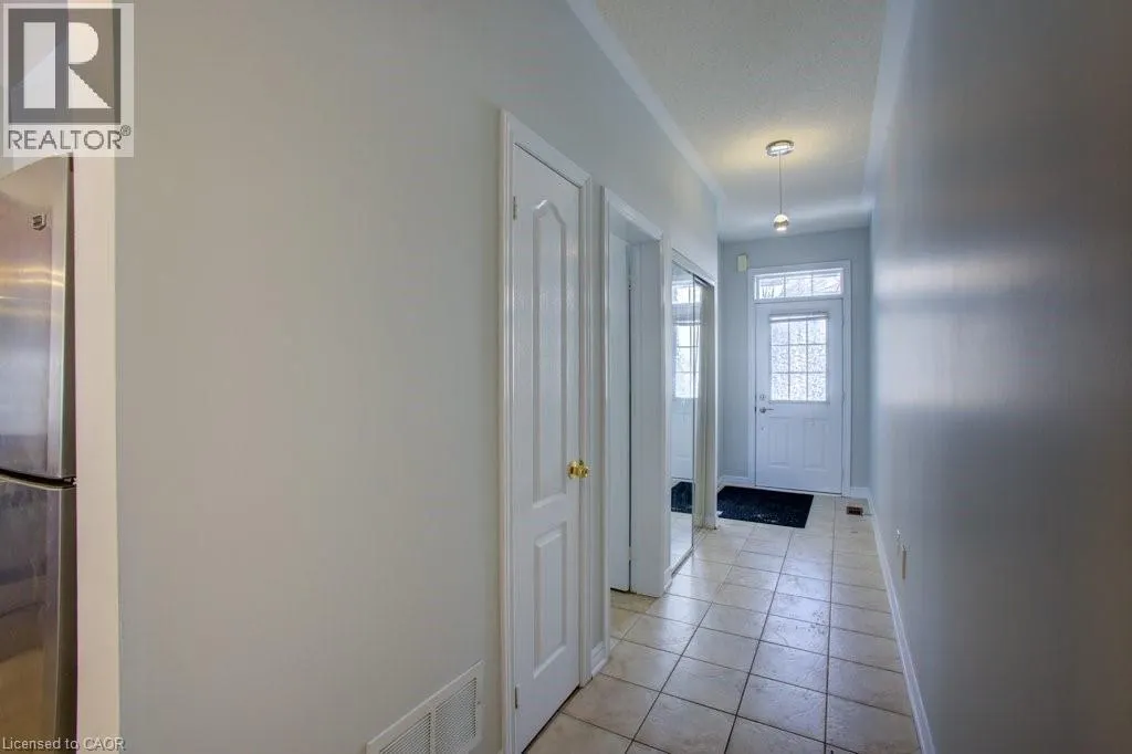 19 NIAGARA Drive Unit# 27, #27