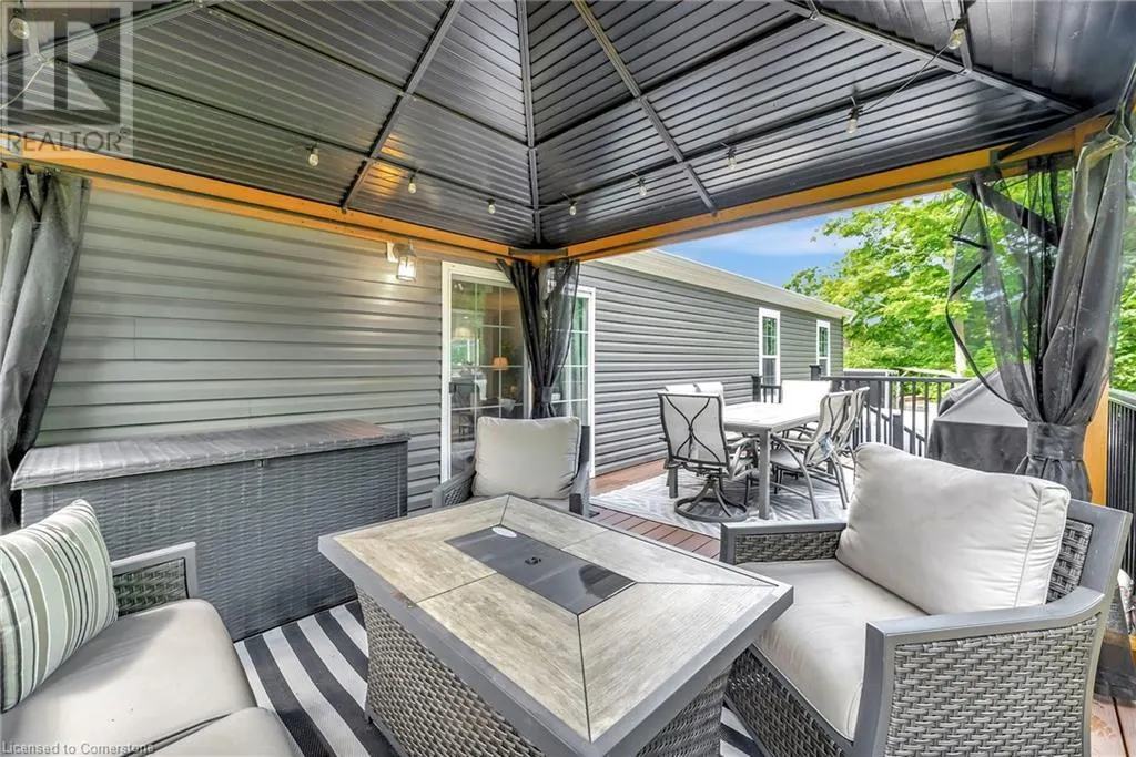4881 MAPLEVIEW Crescent