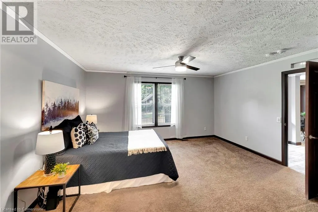 4881 MAPLEVIEW Crescent