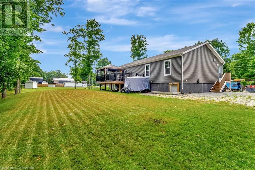4881 MAPLEVIEW Crescent