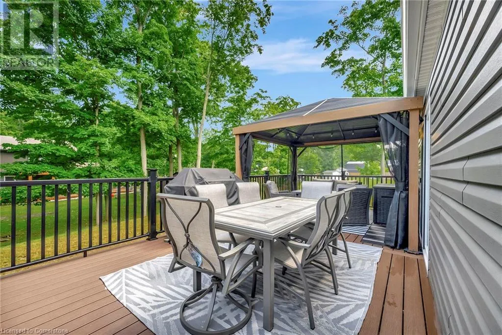 4881 MAPLEVIEW Crescent