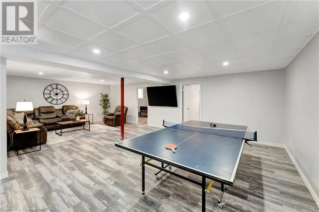 4881 MAPLEVIEW Crescent