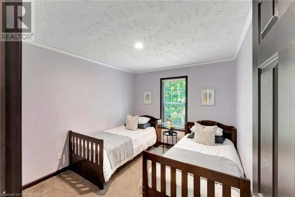 4881 MAPLEVIEW Crescent