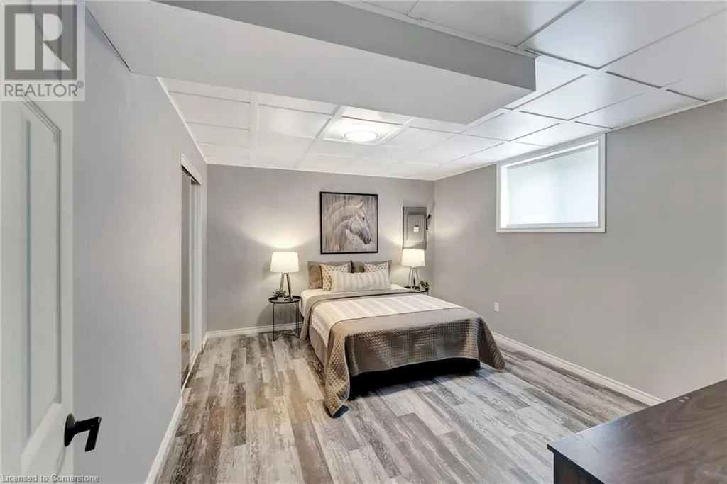 4881 MAPLEVIEW Crescent