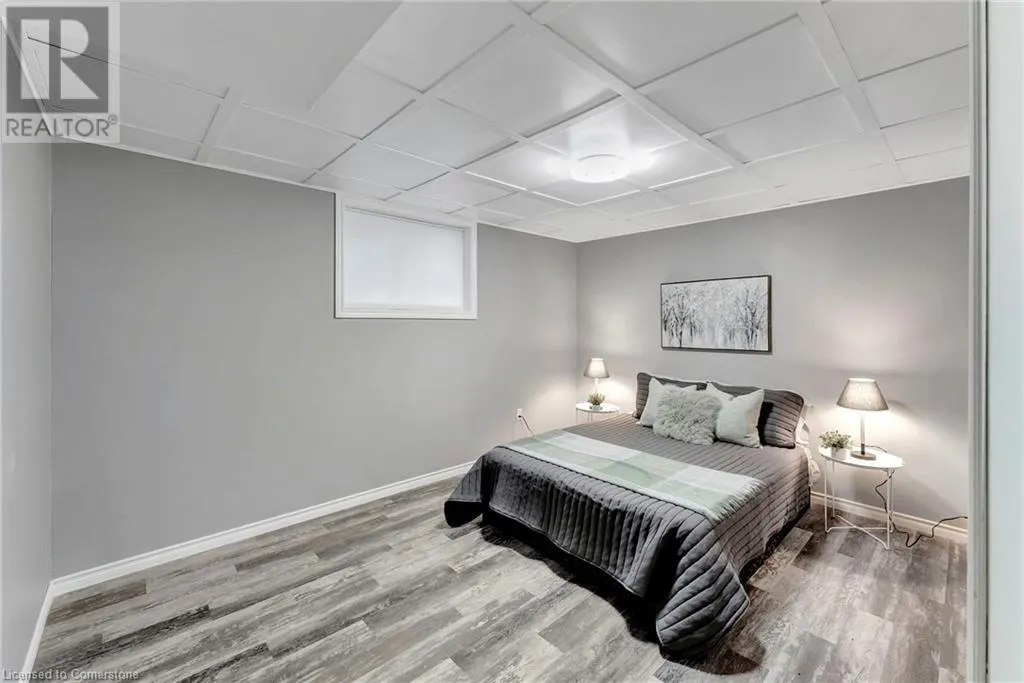 4881 MAPLEVIEW Crescent