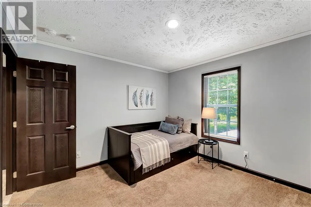 4881 MAPLEVIEW Crescent