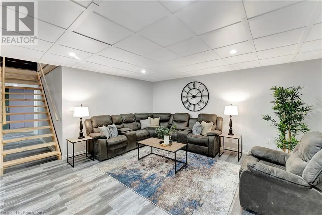 4881 MAPLEVIEW Crescent