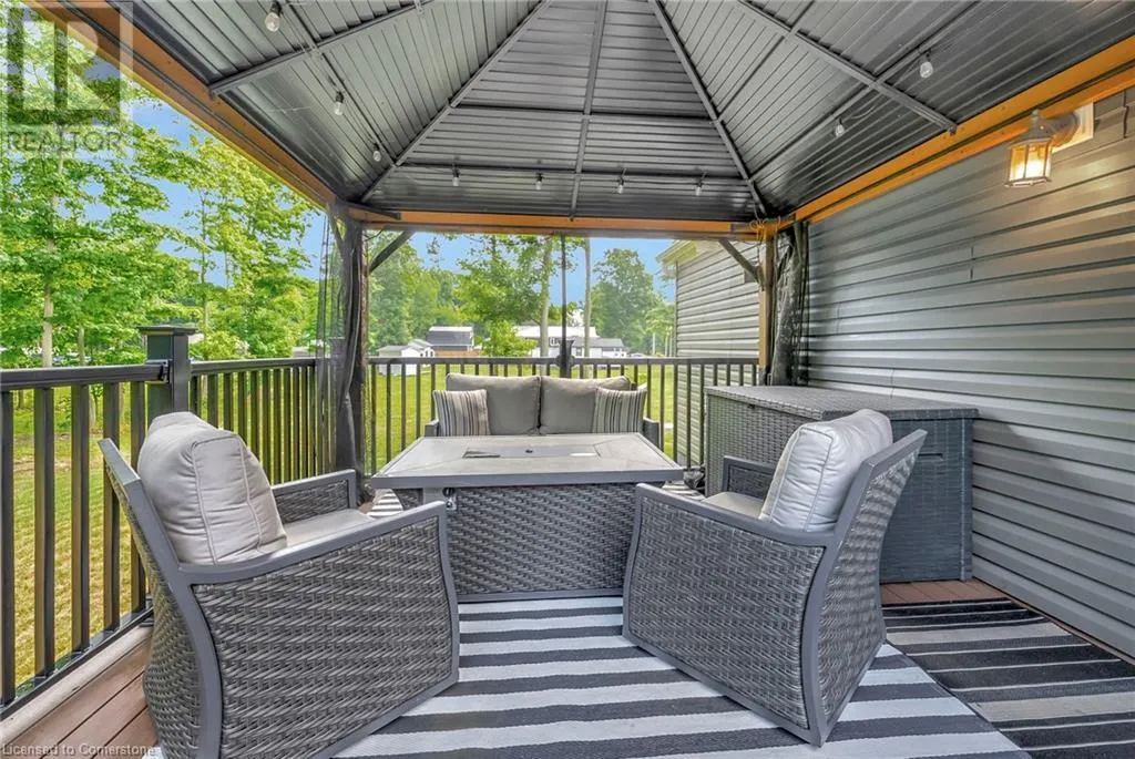 4881 MAPLEVIEW Crescent