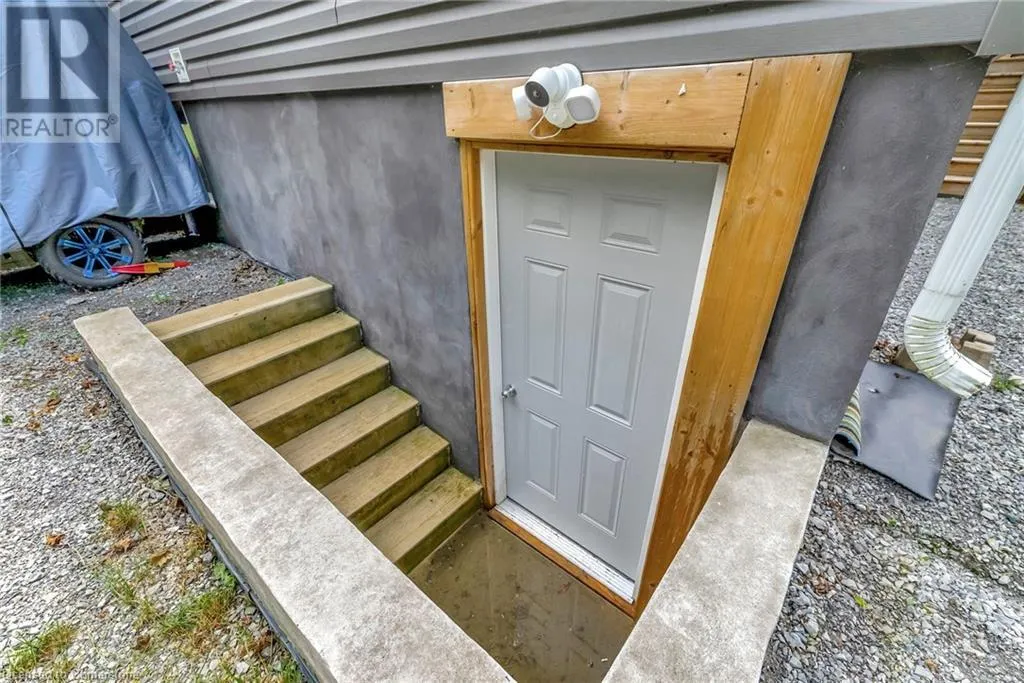 4881 MAPLEVIEW Crescent