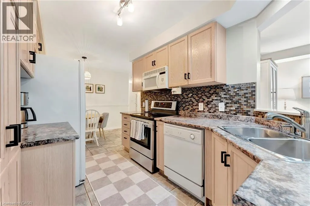 348 HIGHLAND Road W Unit# 20, #20