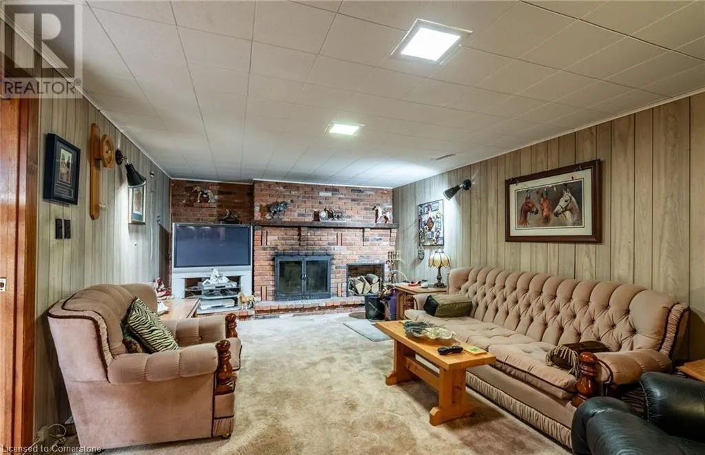 16 GLENDALE Drive