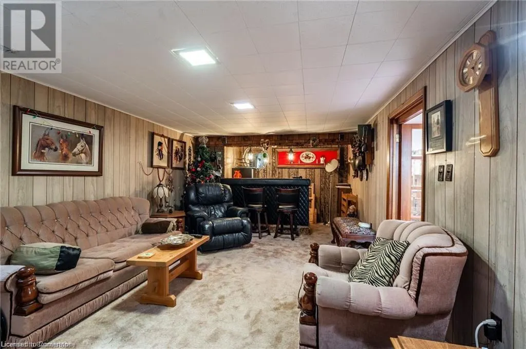 16 GLENDALE Drive