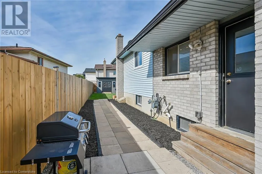 5 RIDELL Crescent