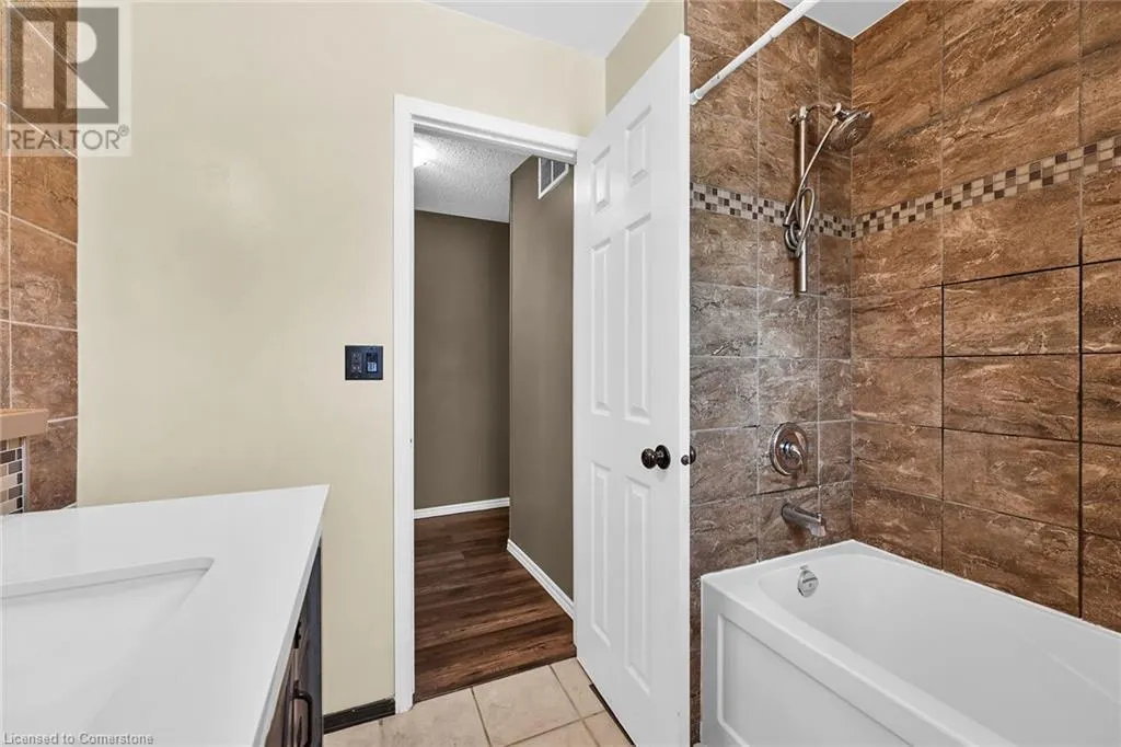 5 RIDELL Crescent