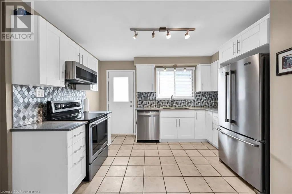 5 RIDELL Crescent