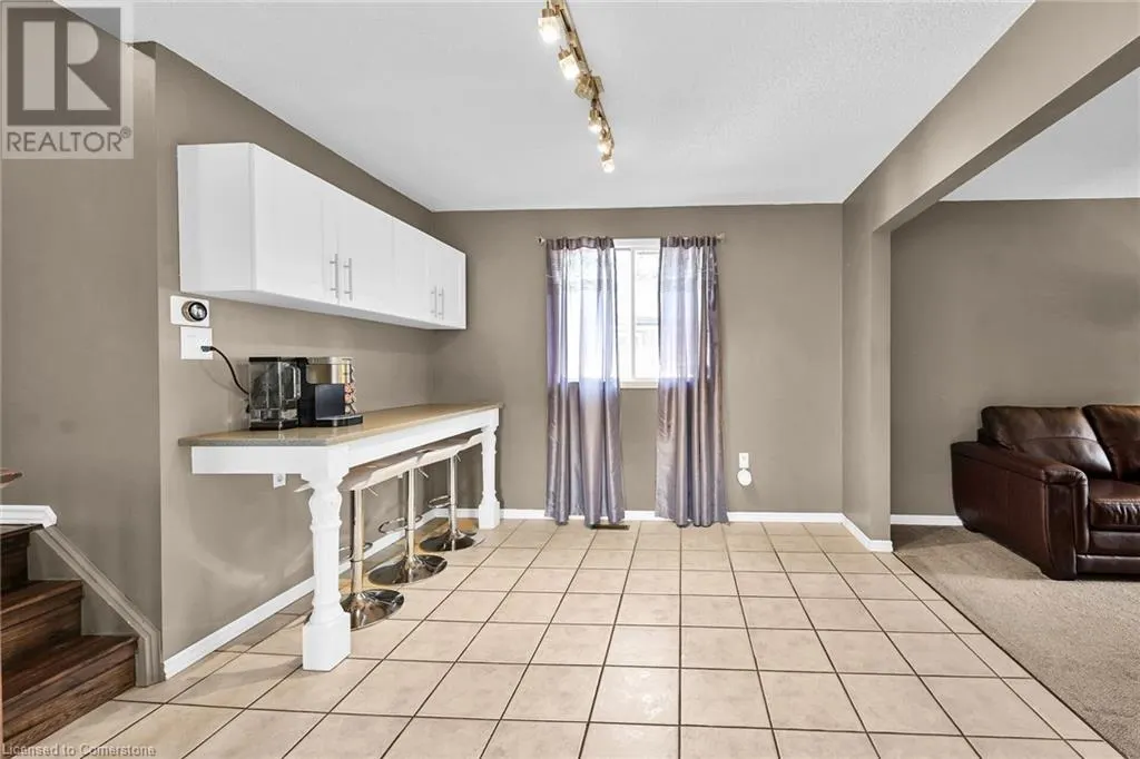 5 RIDELL Crescent