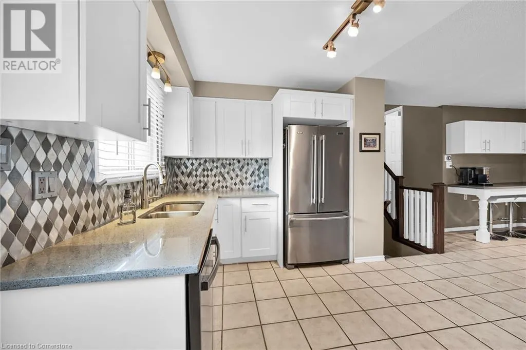 5 RIDELL Crescent
