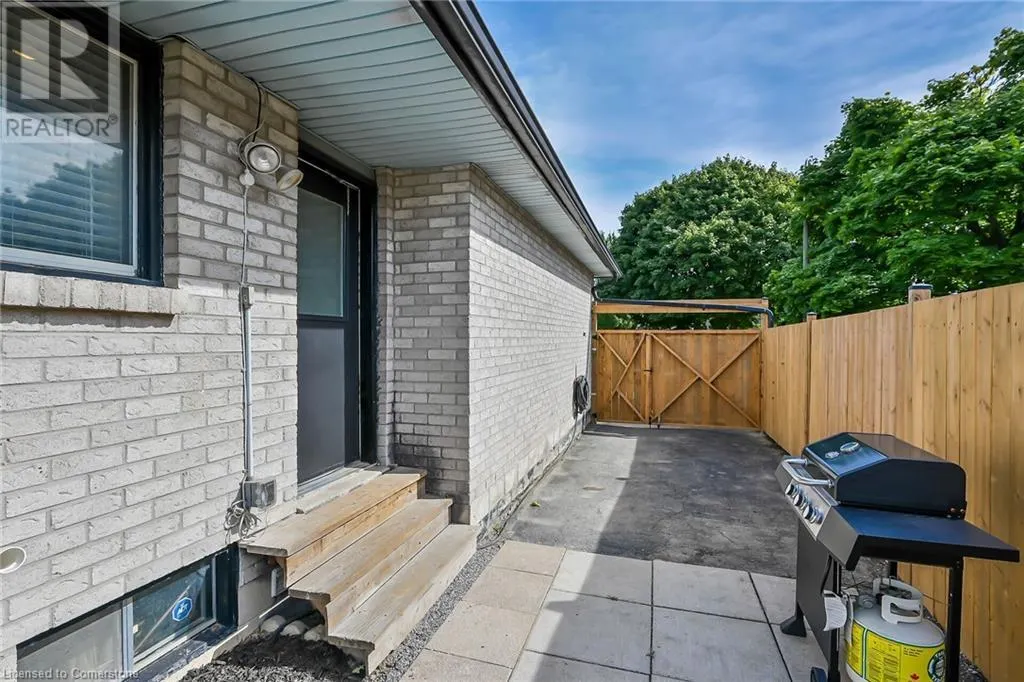5 RIDELL Crescent