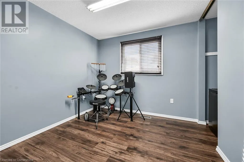 5 RIDELL Crescent