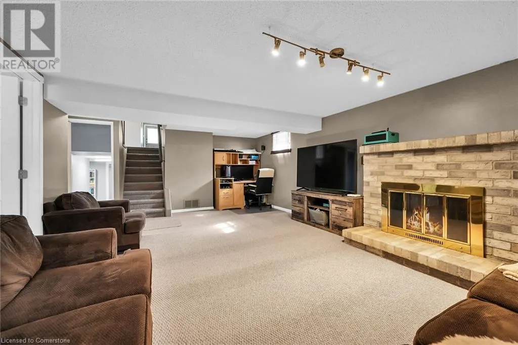 5 RIDELL Crescent