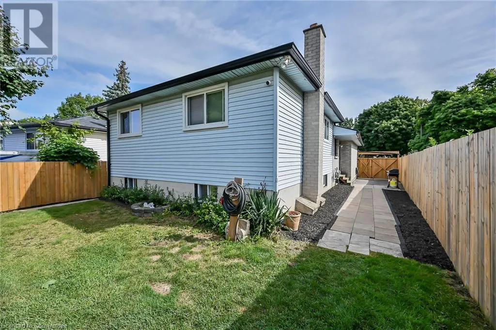 5 RIDELL Crescent