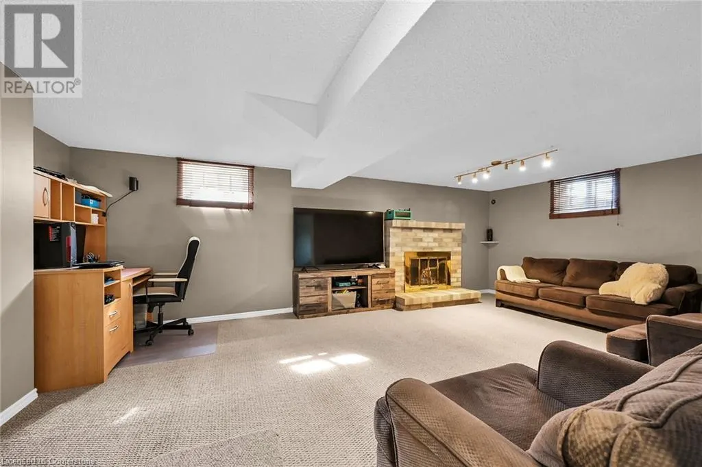 5 RIDELL Crescent