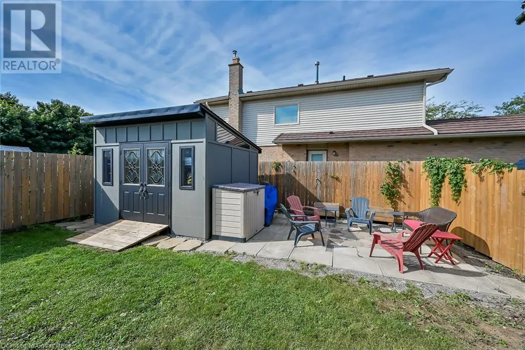 5 RIDELL Crescent