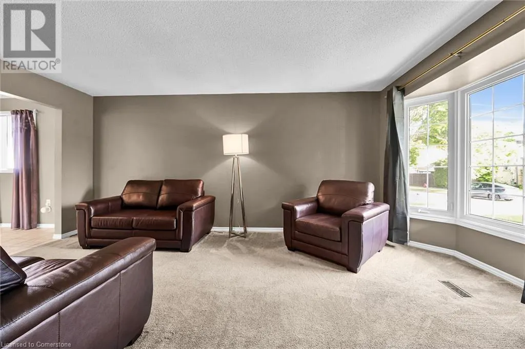 5 RIDELL Crescent
