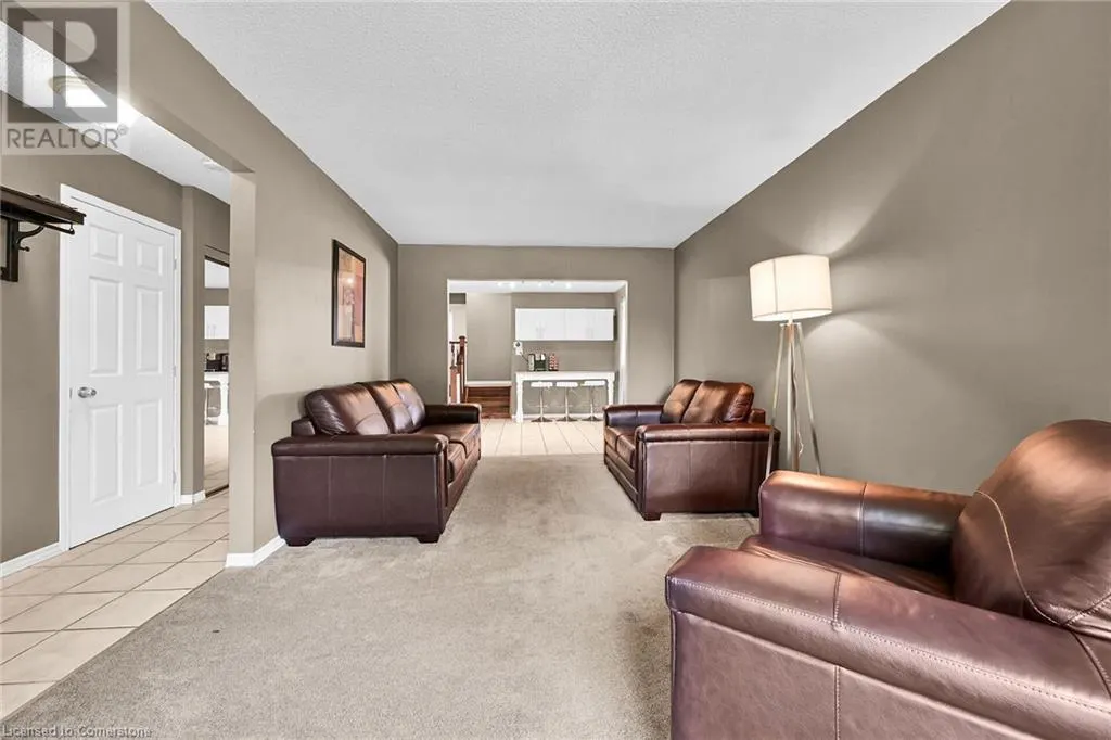 5 RIDELL Crescent