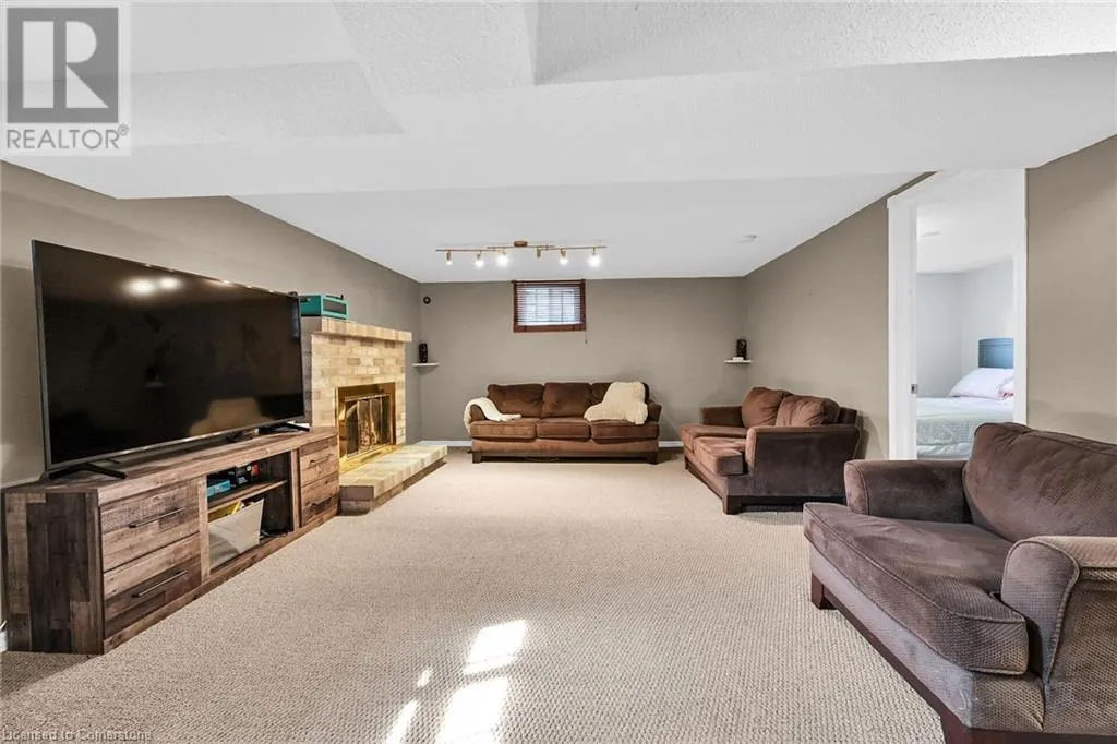 5 RIDELL Crescent