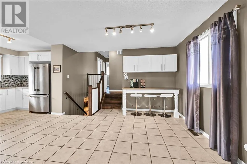 5 RIDELL Crescent