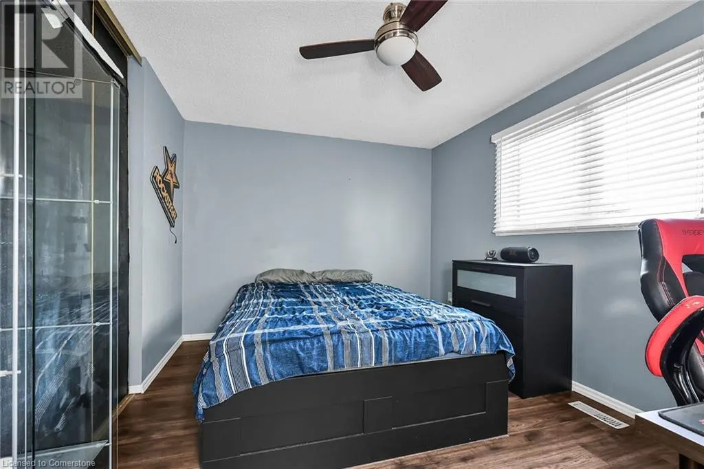 5 RIDELL Crescent